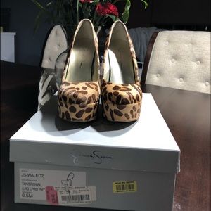 SOLD- Leopard print pumps
